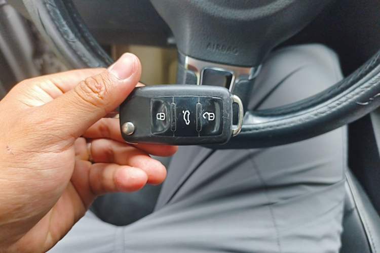 Used Volkswagen Sagitar 2014 1.6L Automatic Comfort Model Vehicle Key