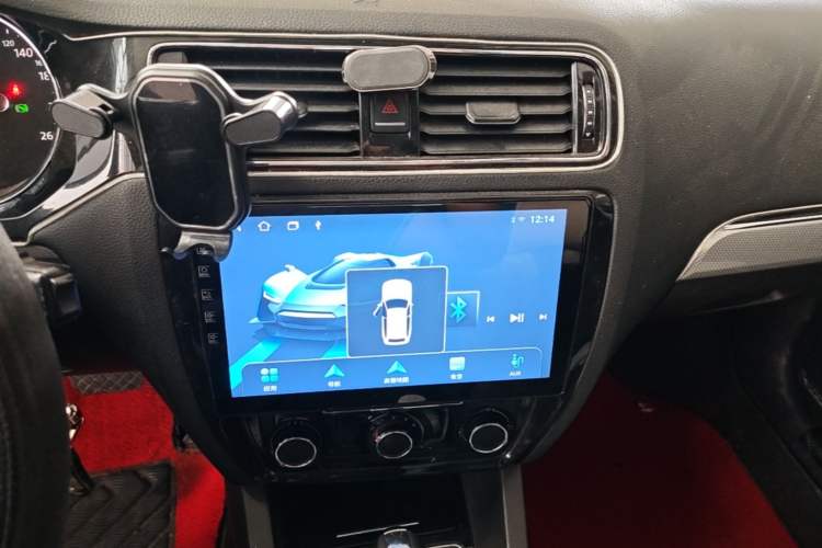Used Volkswagen Sagitar 2015 1.6L Automatic Comfort Model Audio And AC Panel