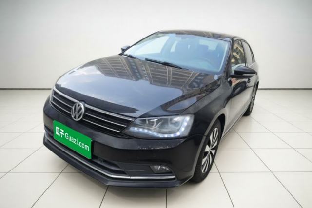 Używany Volkswagen Sagitar 2015 230TSI Manual Luxury Edition