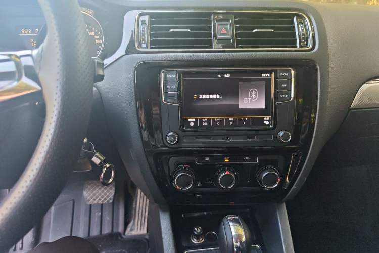 Used Volkswagen Sagitar 2015 230TSI Automatic Comfort Version Audio And AC Panel