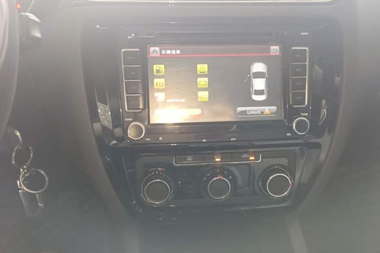 Used Volkswagen Sagitar 2015 1.6L Manual Comfort Model Audio And AC Panel