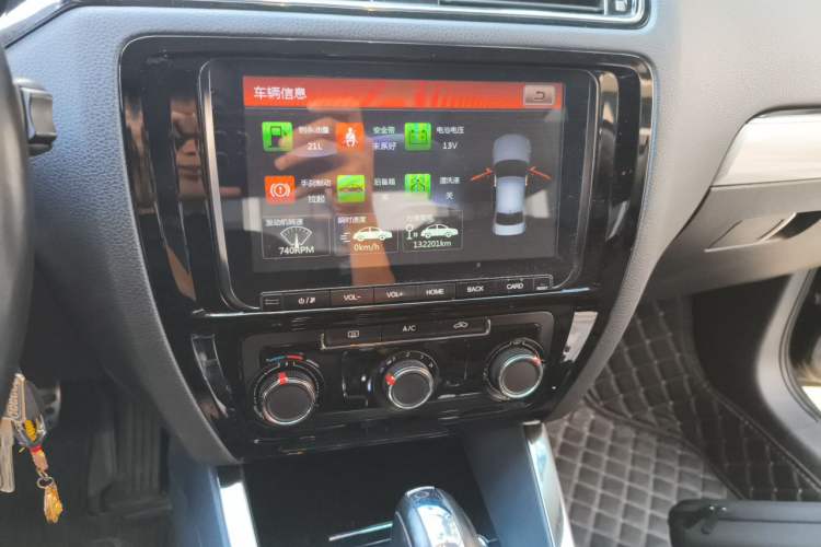 Used Volkswagen Sagitar 2015 1.6L Automatic Comfort Model Audio And AC Panel