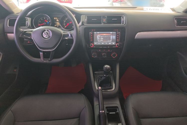 Used Volkswagen Sagitar 2015 1.6L Manual Comfort Model Center Console