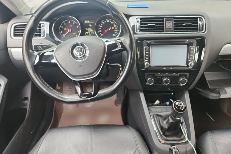 Used Volkswagen Sagitar 2015 1.6L Manual Comfort Model Center Console