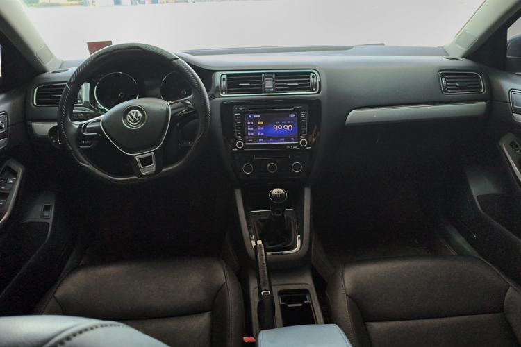 Used Volkswagen Sagitar 2015 1.6L Manual Comfort Model Center Console