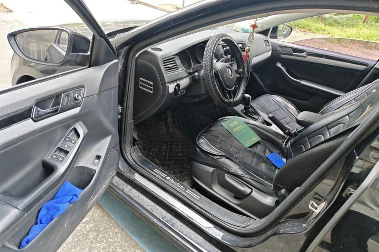 Used Volkswagen Sagitar 2015 230TSI Automatic Comfort Version Driver Seat