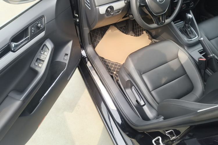 Used Volkswagen Sagitar 2015 1.6L Automatic Comfort Model Driver Seat