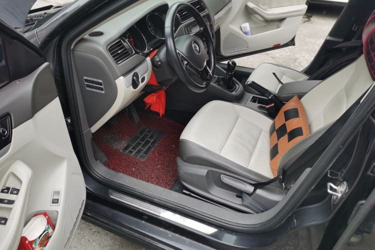 Used Volkswagen Sagitar 2015 1.6L Manual Comfort Model Driver Seat