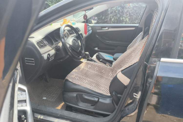 Used Volkswagen Sagitar 2015 230TSI Automatic Comfort Version Driver Seat