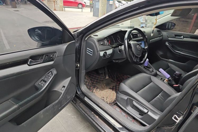 Used Volkswagen Sagitar 2015 230TSI Automatic Comfort Version Driver Seat