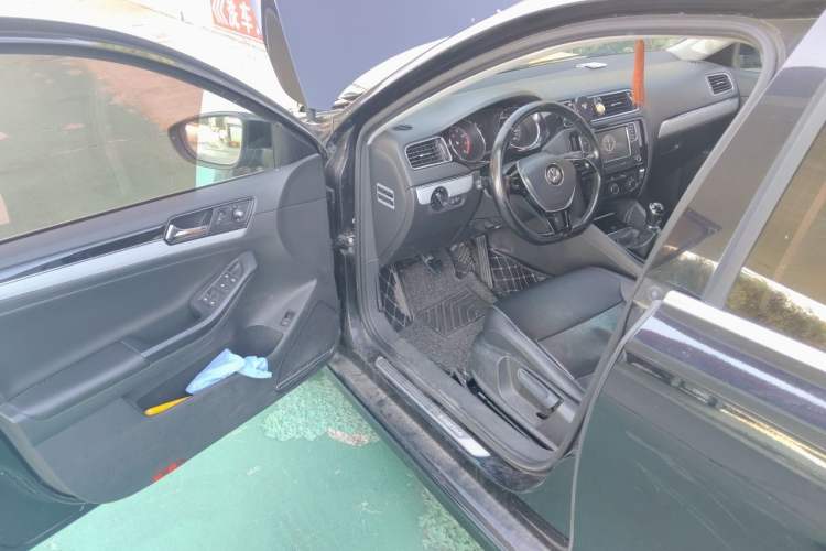Used Volkswagen Sagitar 2015 230TSI Manual Comfort Version Driver Seat