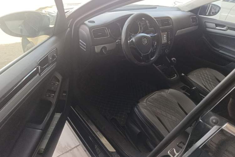 Used Volkswagen Sagitar 2015 1.6L Manual Comfort Model Driver Seat