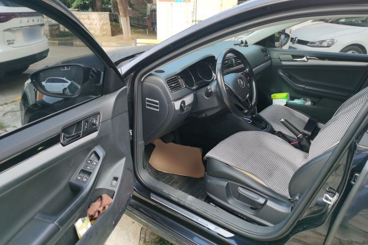 Used Volkswagen Sagitar 2015 230TSI Automatic Comfort Version Driver Seat