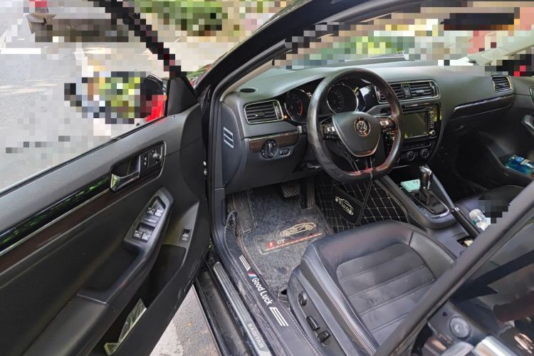Used Volkswagen Sagitar 2015 230TSI Automatic Luxury Model Driver Seat