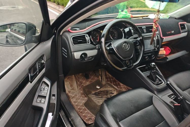 Used Volkswagen Sagitar 2015 1.6L Manual Comfort Model Driver Seat