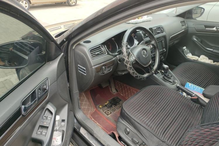 Used Volkswagen Sagitar 2015 230TSI Automatic Luxury Model Driver Seat
