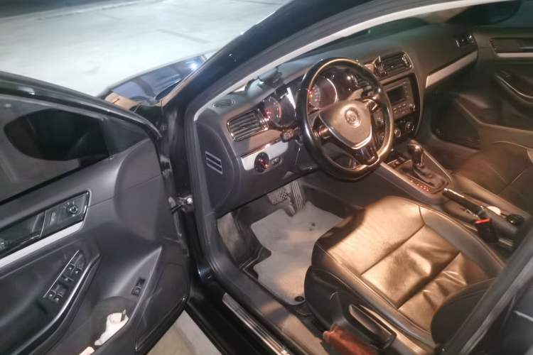 Used Volkswagen Sagitar 2015 1.6L Automatic Comfort Model Driver Seat