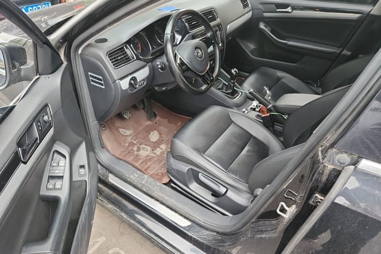 Used Volkswagen Sagitar 2015 1.6L Manual Comfort Model Driver Seat
