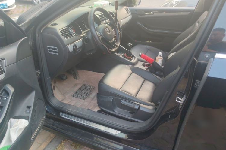 Used Volkswagen Sagitar 2015 1.6L Manual Comfort Model Driver Seat