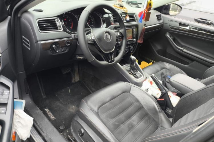 Used Volkswagen Sagitar 2015 230TSI Automatic Luxury Model Driver Seat