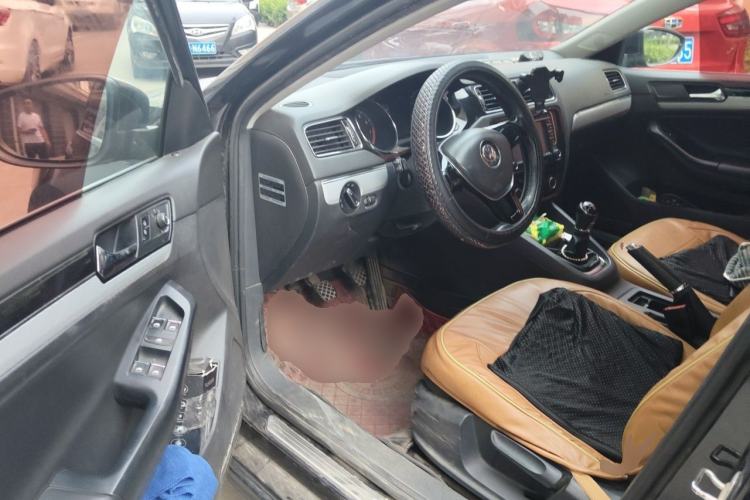 Used Volkswagen Sagitar 2015 1.6L Manual Comfort Model Driver Seat