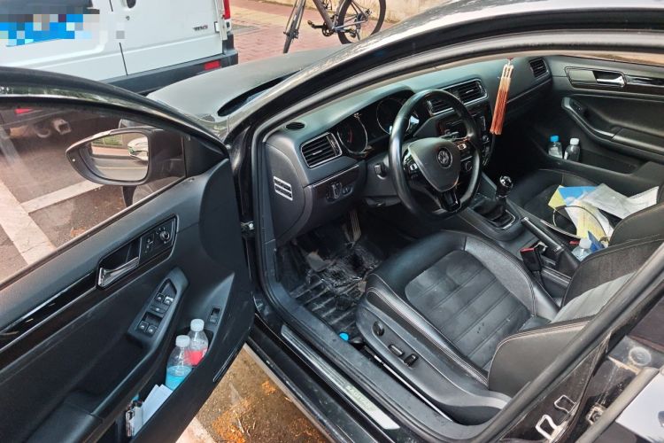 Used Volkswagen Sagitar 2015 230TSI Manual Luxury Edition Driver Seat