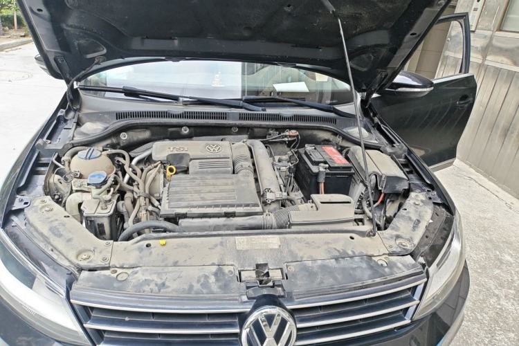 Used Volkswagen Sagitar 2015 230TSI Automatic Comfort Version Engine Bay