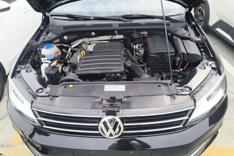 Used Volkswagen Sagitar 2015 1.6L Automatic Comfort Model Engine Bay