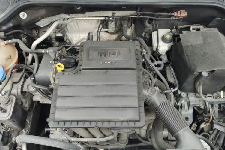Used Volkswagen Sagitar 2015 1.6L Manual Comfort Model Engine Bay