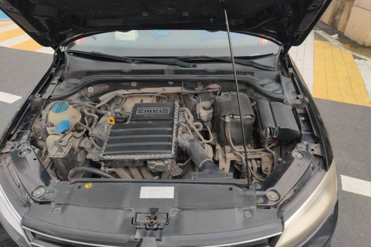 Used Volkswagen Sagitar 2015 1.6L Manual Fashion Edition Engine Bay