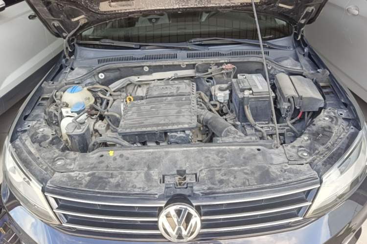 Used Volkswagen Sagitar 2015 1.6L Manual Comfort Model Engine Bay