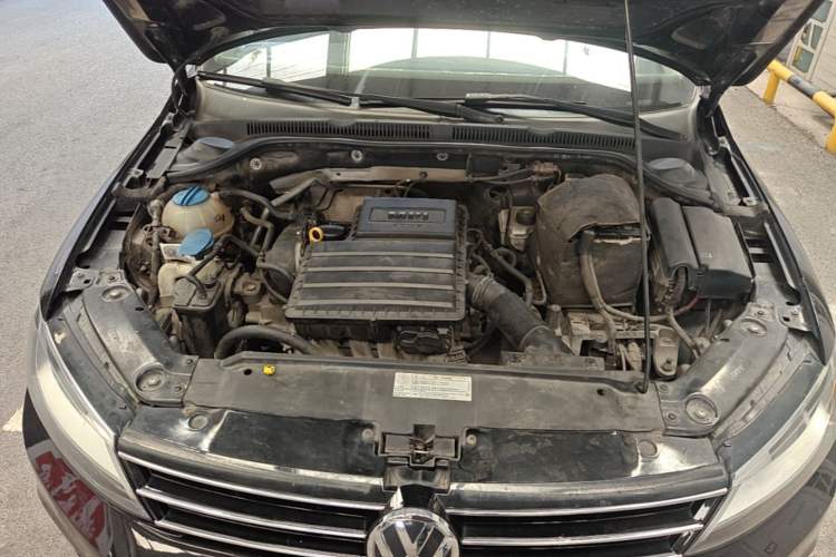 Used Volkswagen Sagitar 2015 1.6L Manual Comfort Model Engine Bay