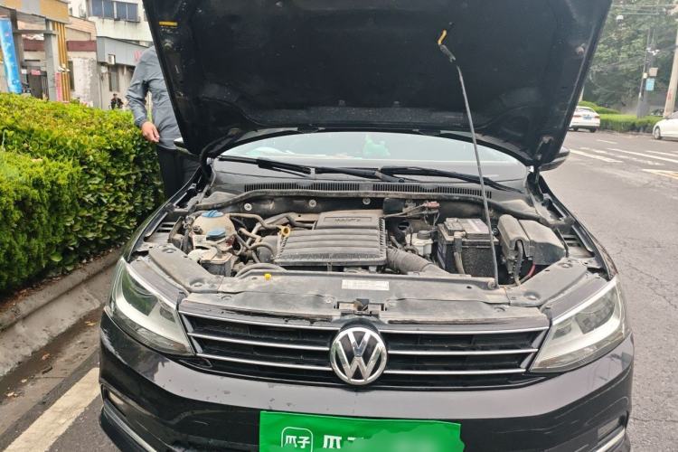 Used Volkswagen Sagitar 2015 1.6L Manual Comfort Model Engine Bay