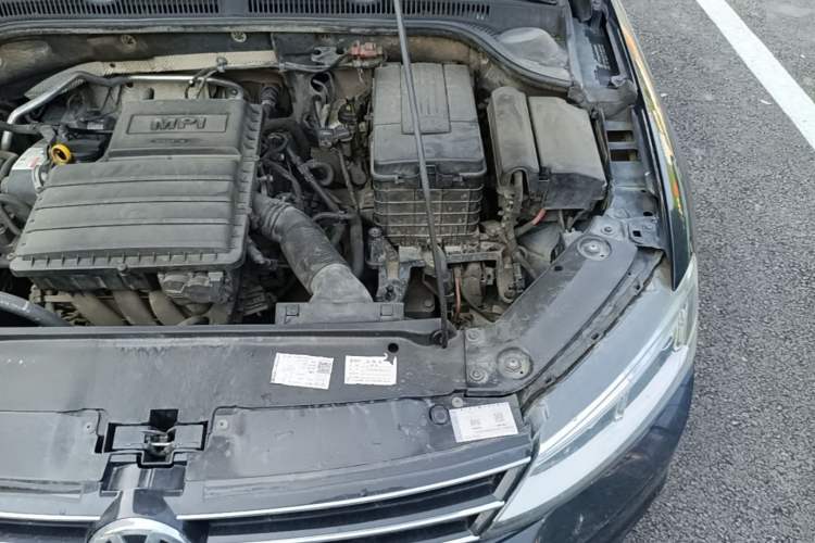 Used Volkswagen Sagitar 2015 1.6L Automatic Comfort Model Engine Bay Left