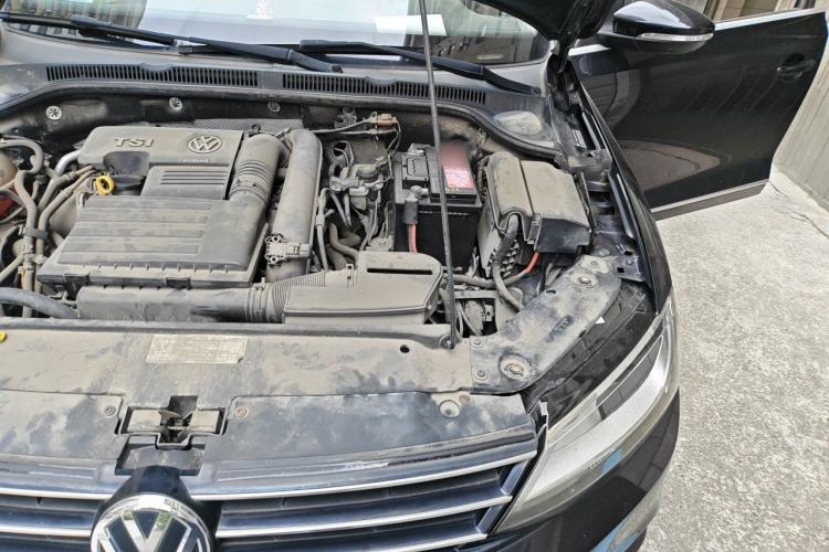 Used Volkswagen Sagitar 2015 230TSI Automatic Comfort Version Engine Bay Left