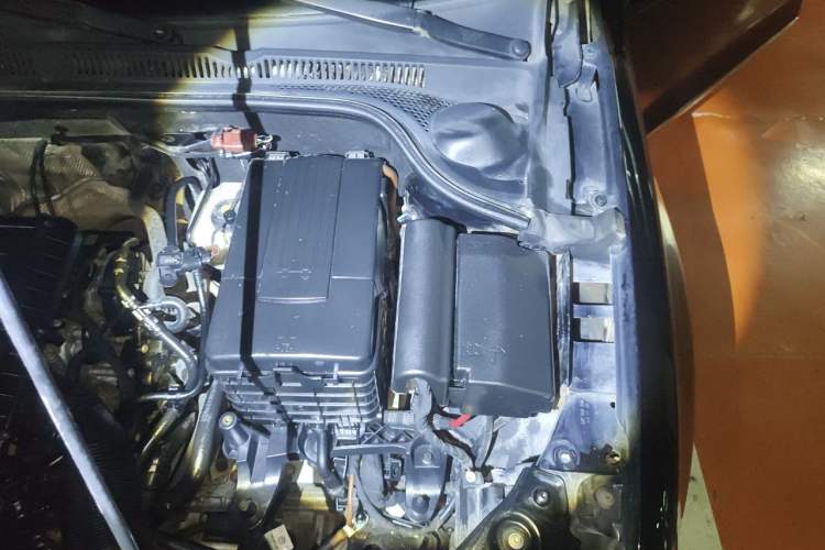 Used Volkswagen Sagitar 2015 1.6L Automatic Comfort Model Engine Bay Left