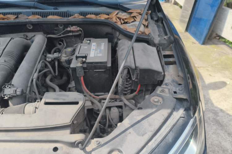 Used Volkswagen Sagitar 2015 230TSI Automatic Comfort Version Engine Bay Left
