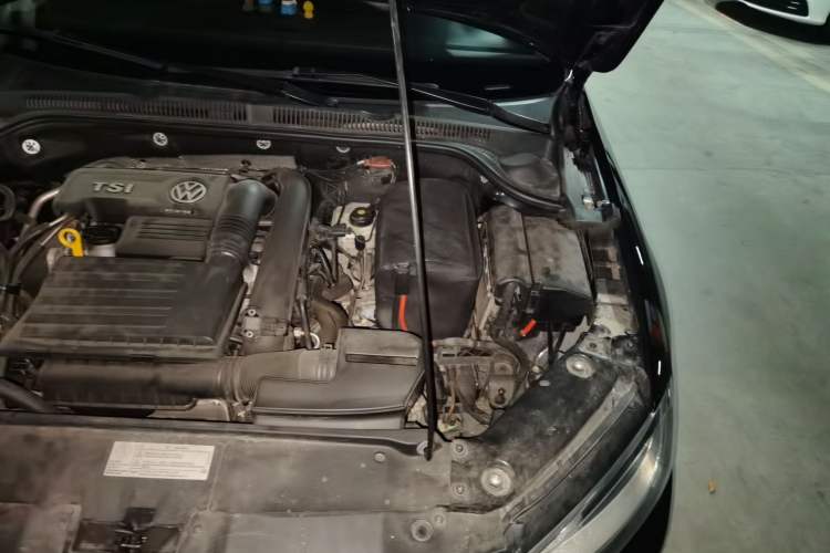 Used Volkswagen Sagitar 2015 230TSI Automatic Luxury Model Engine Bay Left