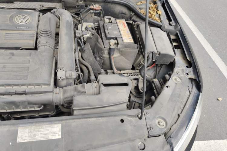Used Volkswagen Sagitar 2015 230TSI Automatic Comfort Version Engine Bay Left