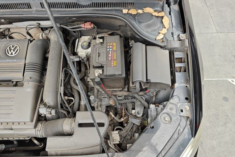Used Volkswagen Sagitar 2015 230TSI Automatic Comfort Version Engine Bay Left