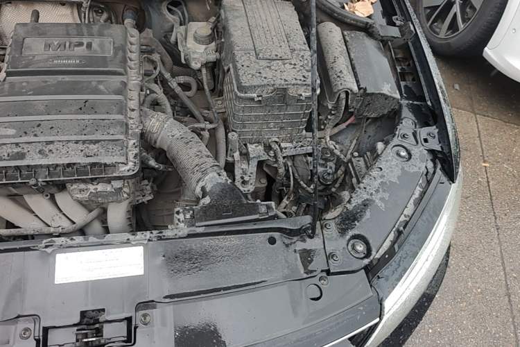 Used Volkswagen Sagitar 2015 1.6L Automatic Comfort Model Engine Bay Left