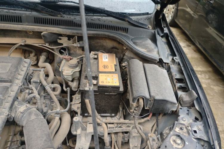Used Volkswagen Sagitar 2015 1.6L Manual Comfort Model Engine Bay Left