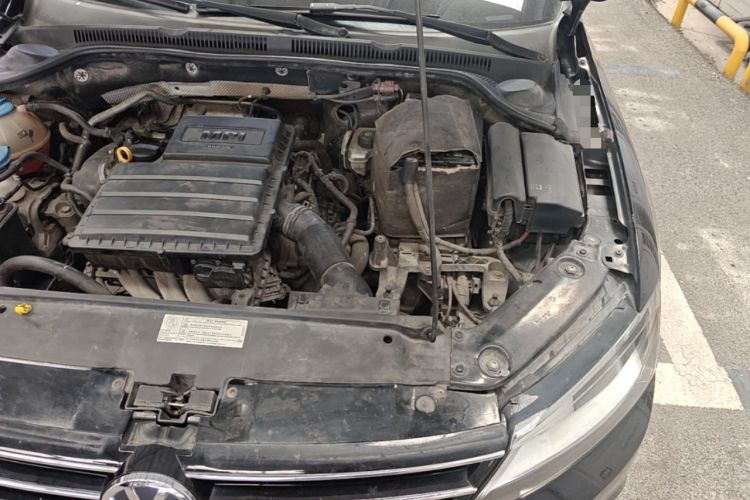 Used Volkswagen Sagitar 2015 1.6L Manual Comfort Model Engine Bay Left