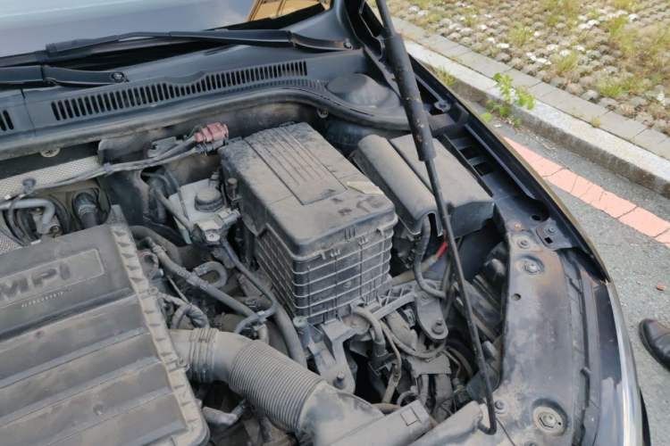 Used Volkswagen Sagitar 2015 1.6L Automatic Comfort Model Engine Bay Left