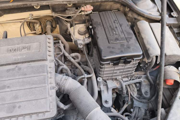 Used Volkswagen Sagitar 2015 1.6L Automatic Comfort Model Engine Bay Left