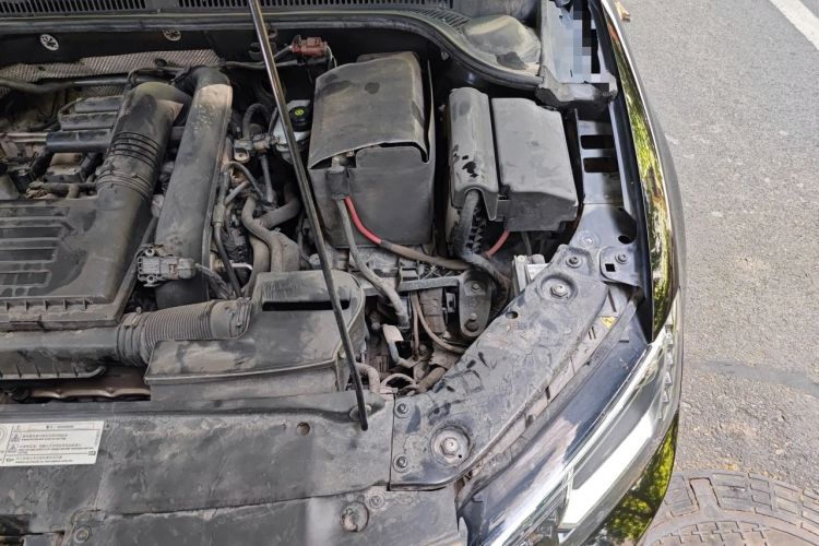 Used Volkswagen Sagitar 2015 230TSI Automatic Luxury Model Engine Bay Left