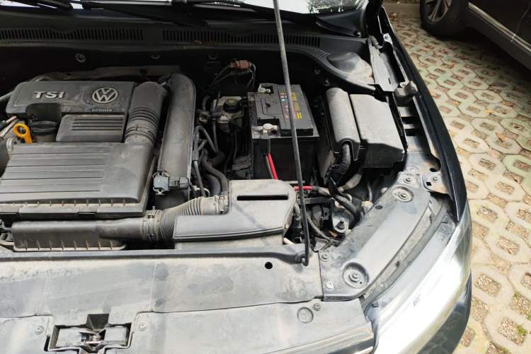 Used Volkswagen Sagitar 2015 230TSI Automatic Comfort Version Engine Bay Left