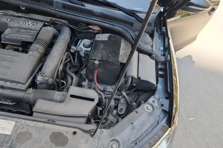 Used Volkswagen Sagitar 2015 230TSI Automatic Luxury Model Engine Bay Left