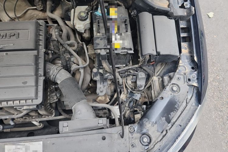 Used Volkswagen Sagitar 2015 1.6L Manual Comfort Model Engine Bay Left
