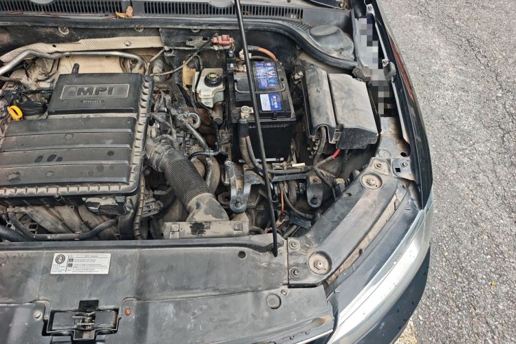 Used Volkswagen Sagitar 2015 1.6L Manual Comfort Model Engine Bay Left